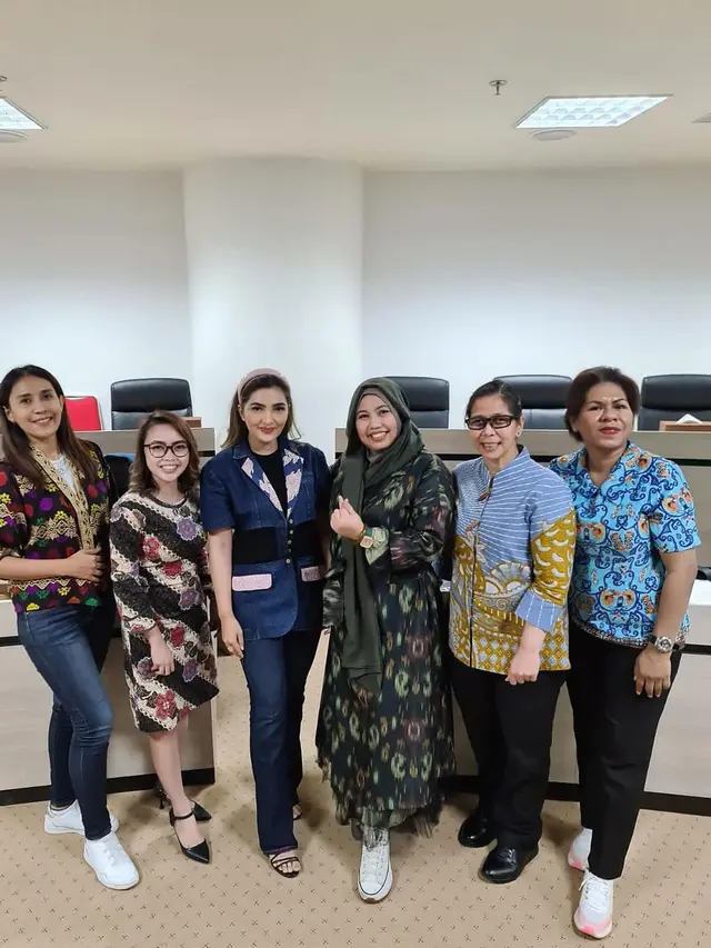 8 Potret Ashanty Jalani Kuliah Offline di Universitas Airlangga, Penuh Semangat