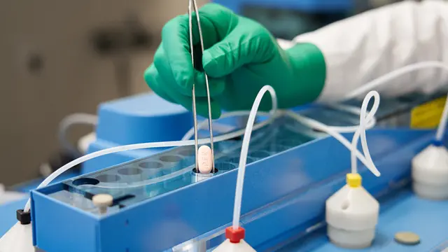 FOTO: Laboratorium Pembuatan Pil Antivirus COVID-19