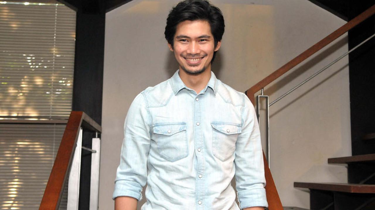 Lawan Takut, Donny Alamsyah Berdiri Sendiri di Bawah Pohon Mangga