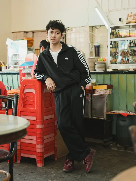 Sumatra sebagai salah satu pulau terbesar di Indonesia memiliki berbagai pesona yang memikat banyak orang. Mulai dari keindahan alam, keberagaman budaya, keragaman etnis, kekayaan kuliner, dan banyak hal lain yang membuat Sumatra memiliki tempat tersendiri di hati banyak orang.  [Foto: Adidas.dok]