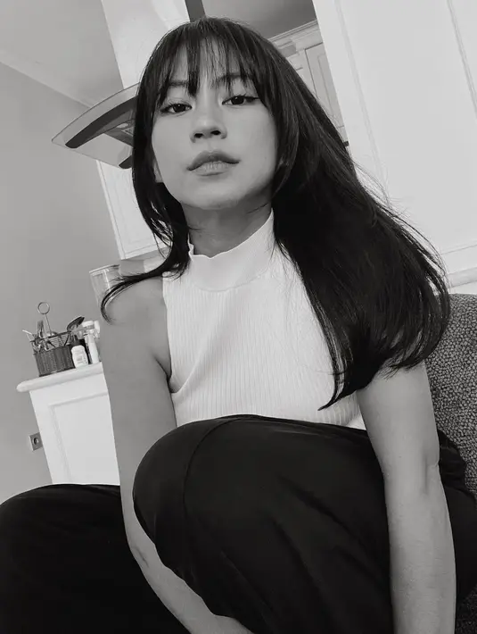 Ia merupakan istri dari Kenang Mirdad, sekaligus menantu dari artis Jamal Mirdad dan Lydia Kandou, (Instagram @tynakannamirdad)