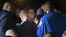 Ahmed Mohamed, remaja asal Texas yang sempat ditahan karena jam buatannya dianggap bom mengunjungi Gedung Putih, Washington, Senin (19/10). Ahmed mendapat undangan pribadi dari Presiden Obama untuk menghadiri 'Astronomy Night'. (AFP PHOTO/Mandel NGAN)