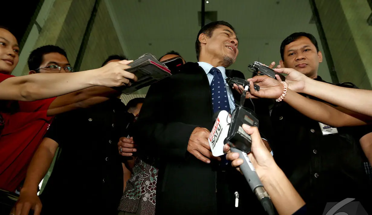 Kepala PPATK, M Yusuf, mengaku mendatangi KPK tidak untuk membahas nama menteri, Jakarta, Kamis (23/10/2014) (Liputan6.com/Miftahul Hayat)  