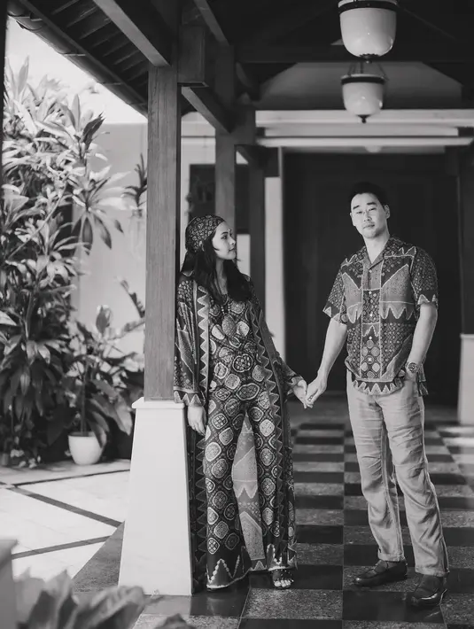 Foto Lebaran Maudy Ayunda dan Jesse Choi. [Foto: Instagram/maudyayunda]