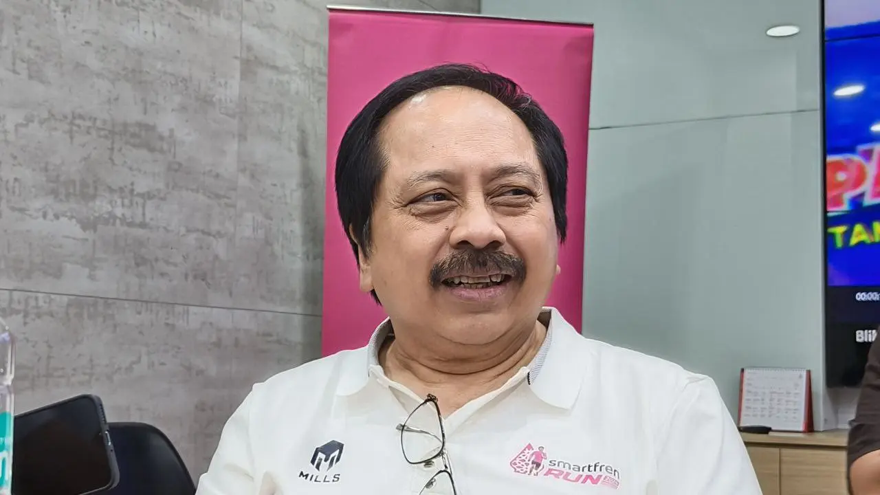 Presiden Direktur Smartfren Merza Fachys membicarakan tentang perkembangan upaya konsolidasi Smartfren dengan XL Axiata
