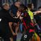 Pemain berkebangsaan Portugal tersebut juga menolak dipeluk oleh pelatih Massimiliano Allegri ketika meninggalkan lapangan pertandingan. (AFP/Alberto Pizzoli)