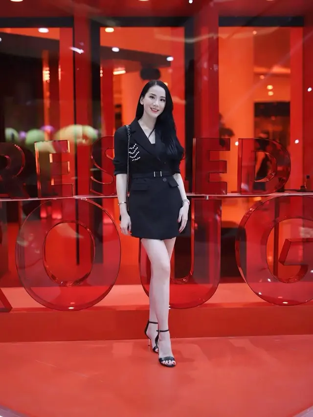 Lama Vakum, Ini 7 Potret Terbaru Jill Gladys yang Makin Awet Muda Bak ABG
