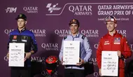Fabio Quartararo, Marc Marquez dan Pedro Acosta pada sesi konferensi pers jelang MotoGP Qatar 2024. (KARIM JAAFAR / AFP)