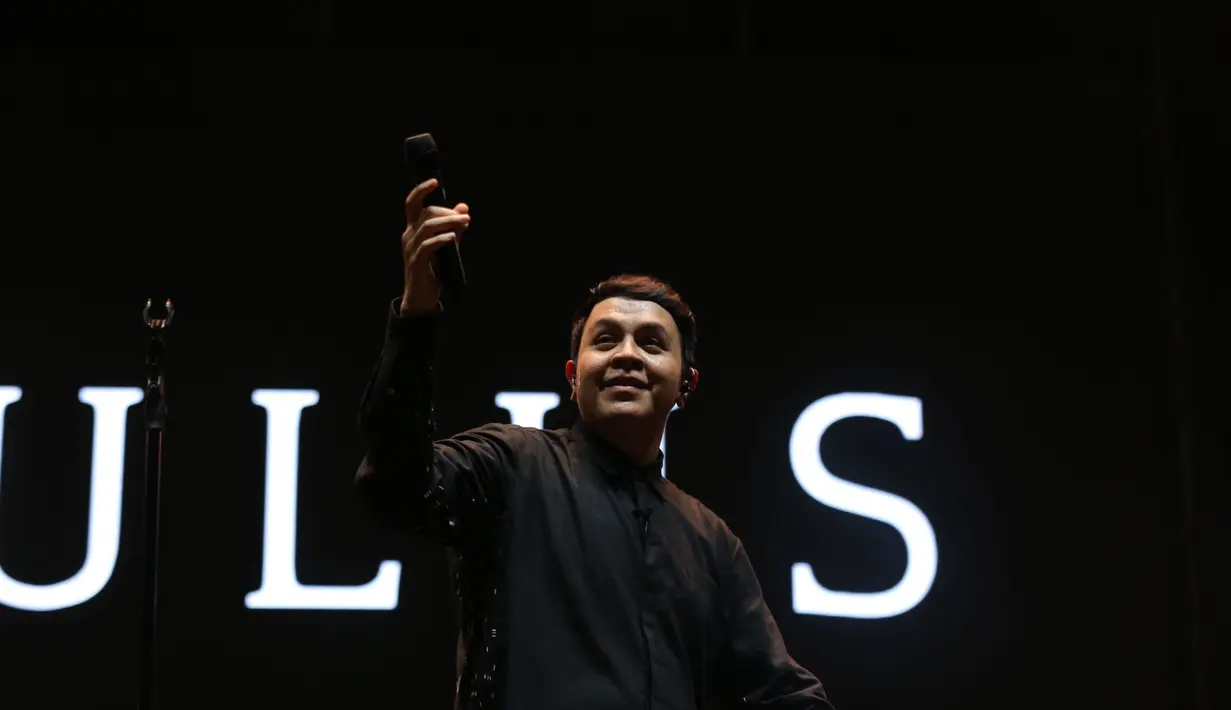 Tulus di KLBB 2024 [Daniel Rachmad/Fimela]