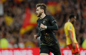 Selebrasi Khvicha Kvaratskhelia dalam laga Lens vs PSG di Liga Prancis, Kamis (14/5/2026). (AP Photo/Jean-Francois Badias)