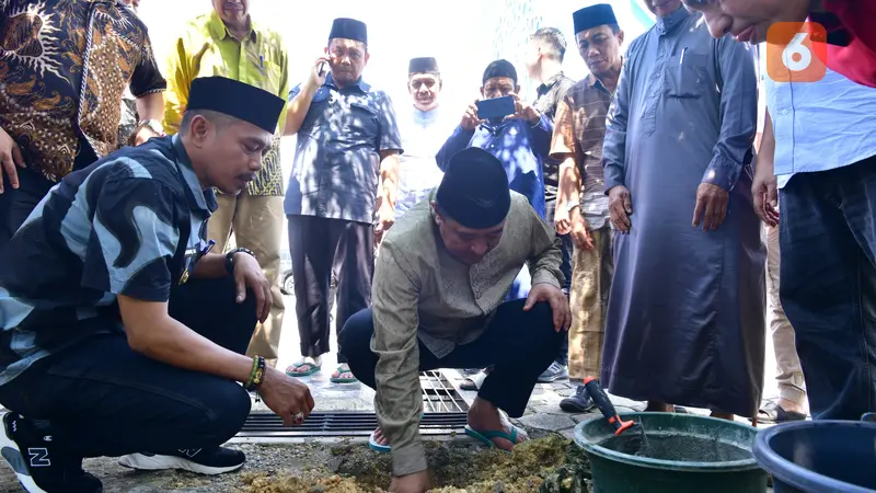 Peletakan batu pertama pembangunan menara Masjid Nurul Ilmi Bone (Liputan6.com/Istimewa)