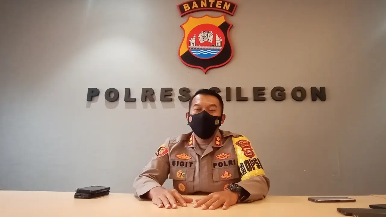 Kapolres Cilegon, AKBP Sigit Hariyono, Tetap Batasi Mobilitas Masyarakat Selama PPKM Darurat. (Rabu, 04/08/2021). (Liputan6.com/Yandhi Deslatama).
