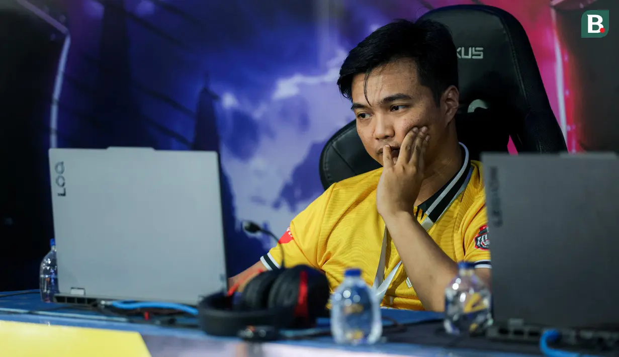 Atlet E-Sports Indonesia Ichsan Taufiq berkompetisi di acara Lenovo Legion IDFM 2025 yang diadakan di Sentinel Cyber ​​Arena, Jakarta Timur, Minggu (02/23/2025). (Ball.com/bagaskara lazuardi)