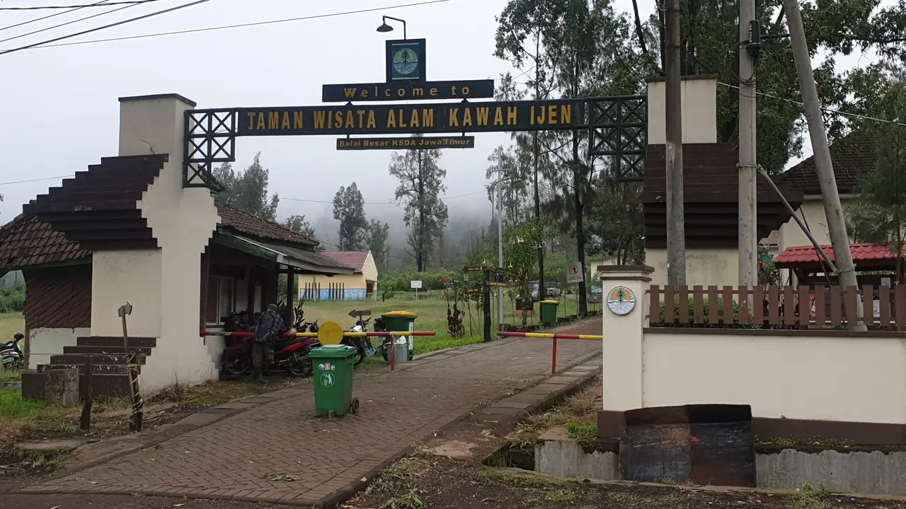 Kawasan wisata Ijen siap menyambut wisatawan dengan standar protokoler ketat. (Liputan6.com/Nanda Perdana Putra)