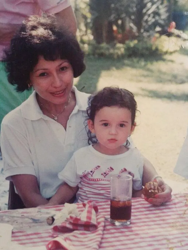 Julie Estelle Kecil