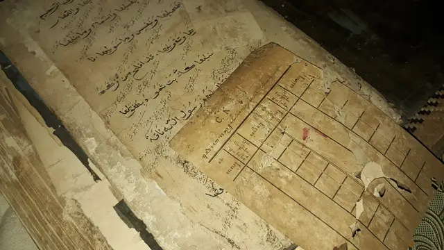 Risalah dalam aksara Jawa yang ditemukan dalam Alquran kuno peninggal pasca-Perang Jawa atau Perang Diponegoro. (Foto: Liputan6.com/Muhamad Ridlo)