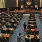 Suasana rapat paripurna DPRD  di Gedung DPRD DKI Jakarta, Kamis (3/10/2019). Rapat paripurna penetapan pimpinan DPRD DKI Jakarta telah selesai, nama-nama ketua dan wakil ketua dari lima fraksi, yakni PDIP, Gerindra, PKS, Demokrat dan PAN telah ditetapkan. (Liputan6.com/Herman Zakharia)