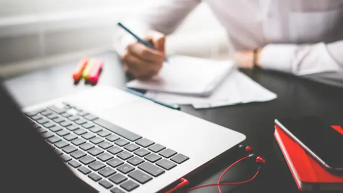 Jangan Kecewa, Bekerja di Hari Lebaran Juga Banyak Manfaatnya