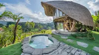 Ingin merasakan sensasi menginap di Airbnb dengan pemandangan bentangan alam Bali yang indah? Kamu bisa pilih Voluvana sebagai tempat menginap (Foto: Official Release Maverick Indonesia)