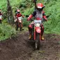 Menguji Honda CRF 150L di habitat aslinya. (AHM)