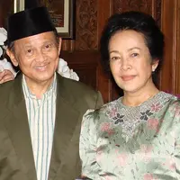6 Potret Kebersamaan BJ Habibie dan Ainun, Dari Muda Hingga Akhir Hayat (sumber: Brillio.net)