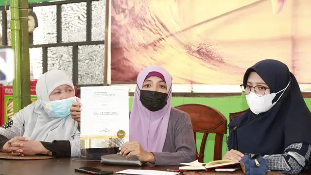 Dua wanita yang mengaku sebagai korban investasi patungan usaha saat menggelar jumpa pers, Sabtu (11/9/2021)