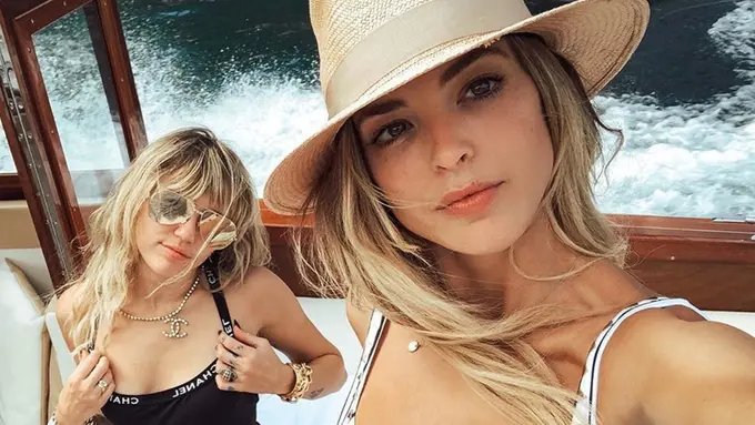 Kaitlynn Carter dan Miley Cyrus (Instagram/ kaitlynn)