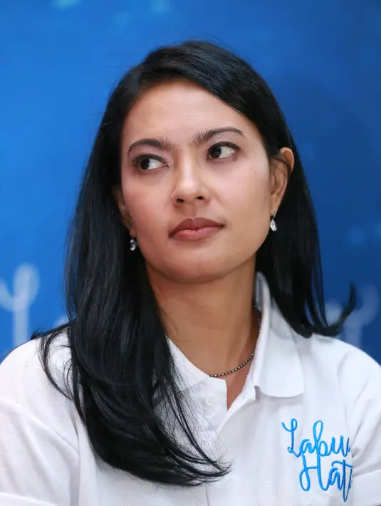 Begitu juga saat proses syuting di dua lokasi tersebut. Karena panorama alam dan keindahan bawah lautnya, Lola mengaku seperti sedang liburan. Begitu juga saat menunggu manta (salah satu spesies ikan pari terbesar di dunia). (Adrian Putra/Bintang.com)