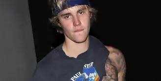 Justin Bieber kembali melakukan aksi heroik. Kali ini bertempatkan di acara Coachella. (theblast)