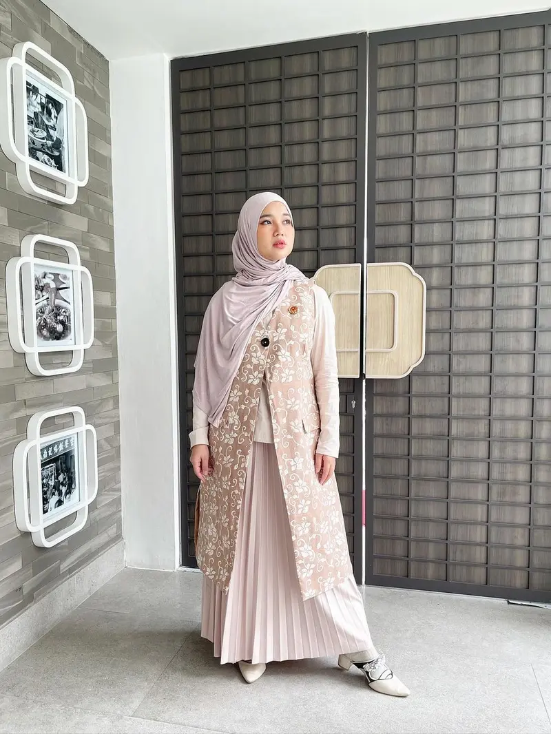 7 Potret OOTD Busana Muslim Ala Chacha Frederica, Inspirasi Gaya Baju Lebaran