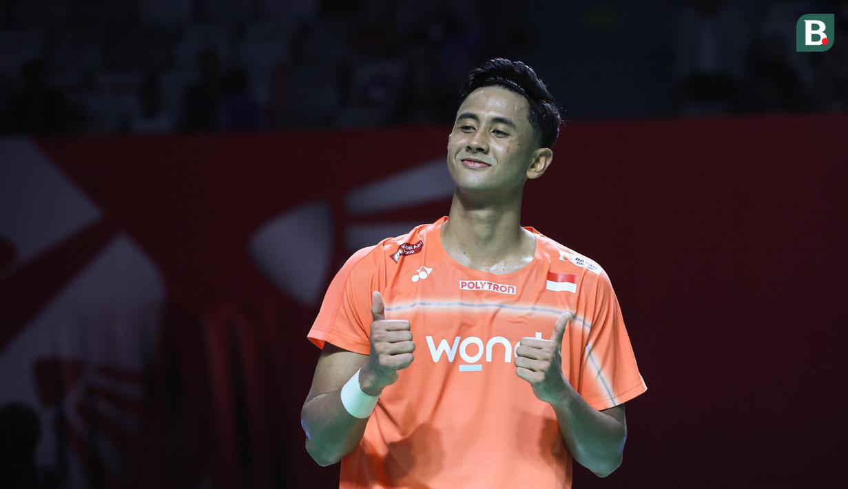 Tunggal putra Indonesia, Alwi Farhan, melakukan selebrasi setelah mengalahkan wakil India, Lakhsya Sen, di Istora Senayan, Selasa (2/6/2026). Alwi Farhan menang dengan skor 21-19, 21-16. (Bola.com/M Iqbal Ichsan)