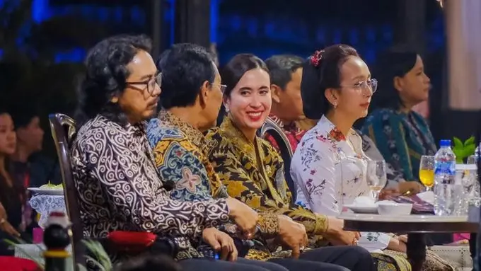 Potret Widiyanti Putri Wardhana Bersama Sri Sultan Hamengkubuwono X. (instagram/widi.wardhana)