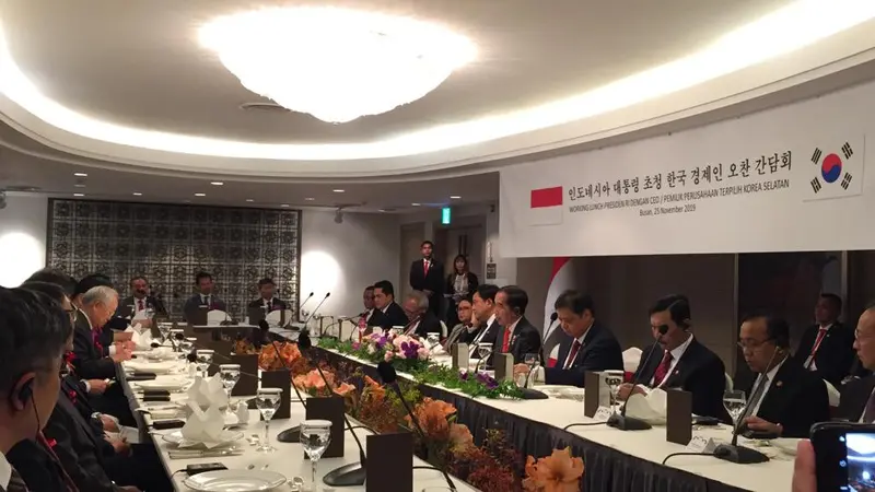 Jokowi menggelar pertemuan dengan 10 pemilik dan CEO perusahaan kakap Korea Selatan, Senin (25/11/2019).