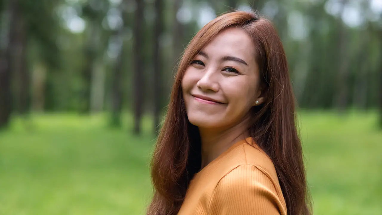 bahagia santai cantik