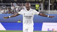 Pemain Real Madrid, David Alaba, melakukan selebrasi setelah mencetak gol ke gawang Eintracht Frankfurt pada Laga UEFA Super Cup, di Helsinki, (10/8/2022). Mantan pemain Bayern Munchen itu menerima bayaran sebesar 1,88 juta euro atau lebih dari 18 miliar per bulan. (Jussi Nukari / Lehtikuva / AFP)