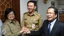 Ki-ka: Menteri LHK Siti Nurbaya, Gubernur Ahok dan Menko Maritim dan Sumber Daya Rizal Ramli jelang rapat koordinasi di Kemnko Maritim, Jakarta, Senin (18/4). Rapat membahas Reklamasi Teluk Jakarta. (Liputan6.com/Angga Yuniar)