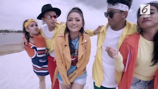 Video Lagi Syantik Ditonton 175 Juta Kali Siti Badriah Dapat Apa Showbiz Liputan6 Com