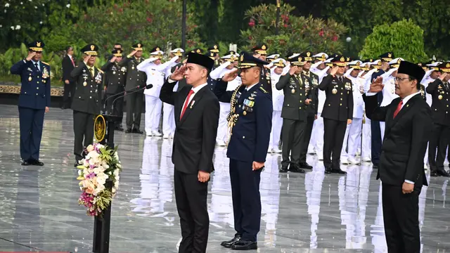 Gibran Pimpin Upacara Hari Pahlawan di TMP Kalibata