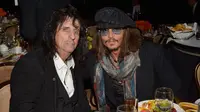 Alice Cooper dan Johnny Depp (foto: rollingstone.com)
