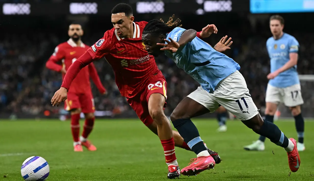 Bertandang ke markas Manchester City, Liverpool berhasil mengemas tiga poin berharga lewat kemenangan 2-0. (Paul ELLIS/AFP)