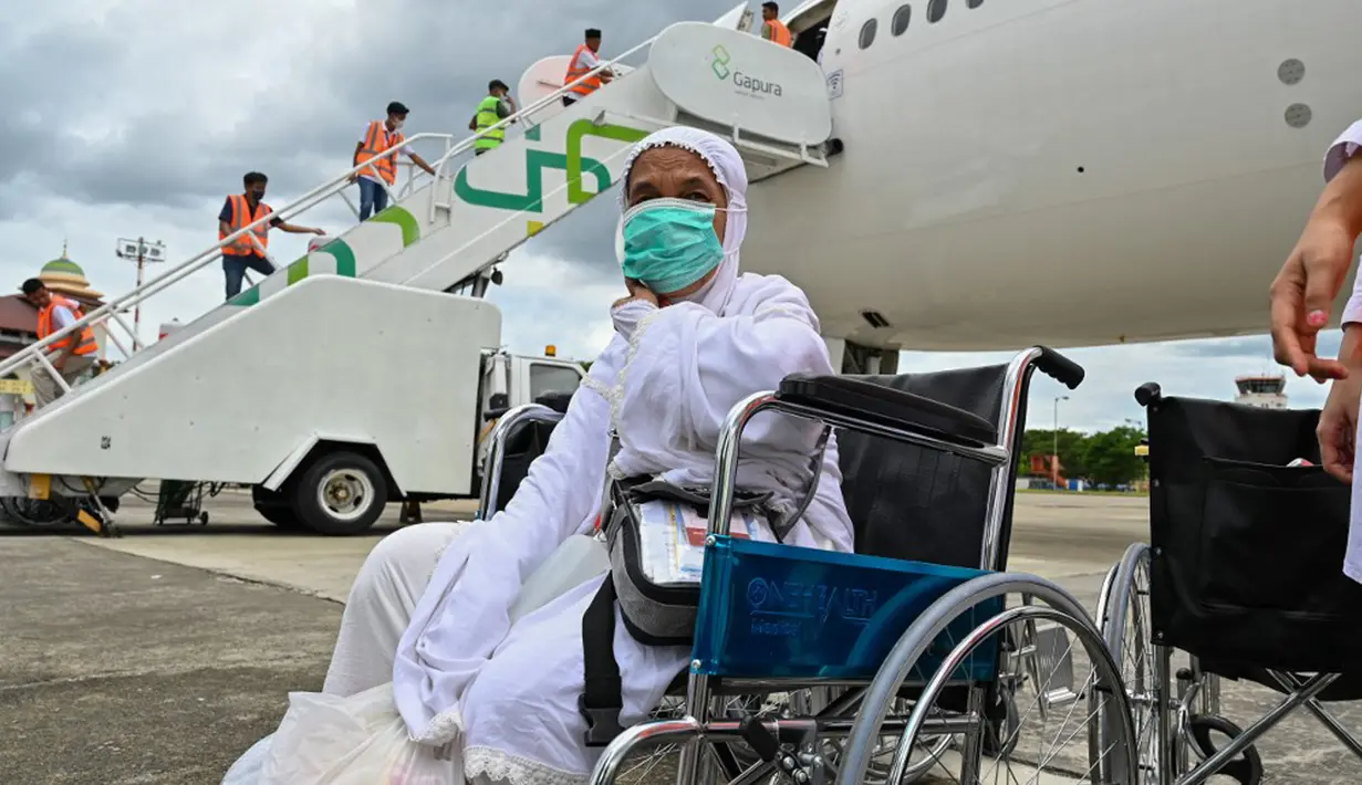 Sebelumnya, Kepala Kanwil Kemenag Aceh Azhari menyampaikan total jemaah haji Aceh kloter terakhir yang dipulangkan ke Tanah Air dari Arab Saudi sebanyak 254 jemaah. (Chaideer MAHYUDDIN/AFP)
