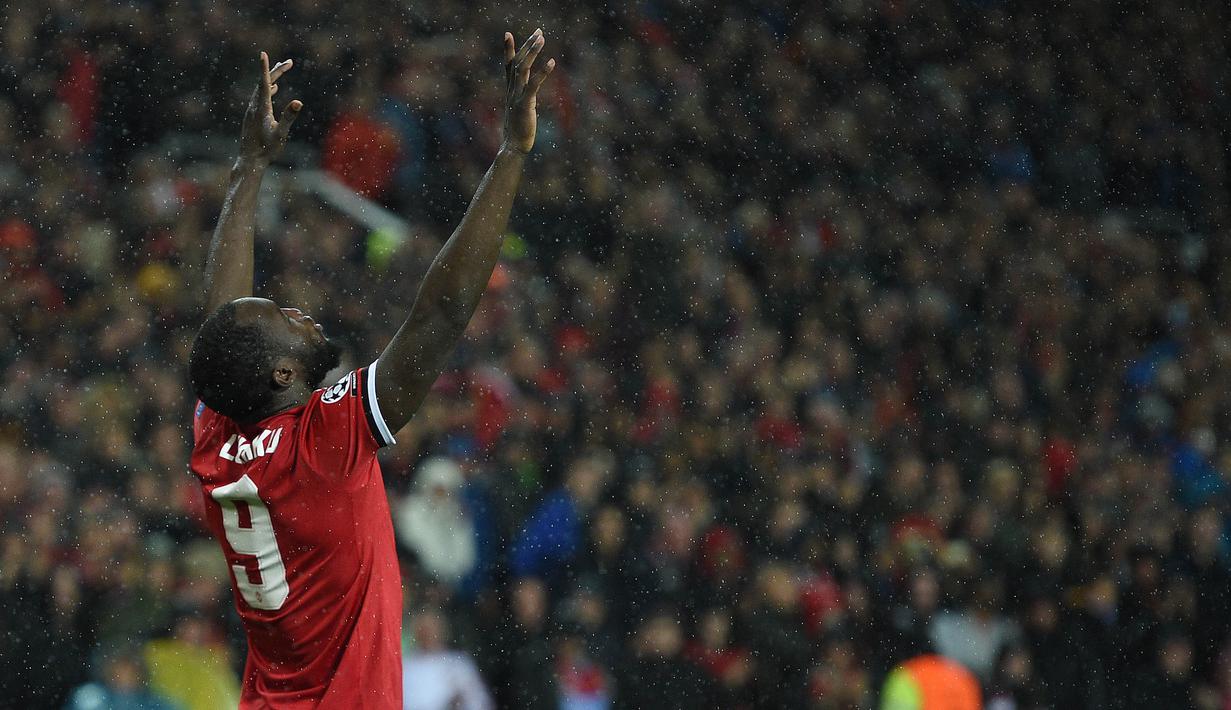 2. Striker Manchester United, Romelu Lukaku, berhasil mencetak gol pada debutnya di Liga Champions. Meski sempat bermain untuk Chelsea, bomber asal Belgia itu sebelumnya tidak pernah bermain di kompetisi tertinggi Eropa tersebut. (AFP/Oli Scarff)