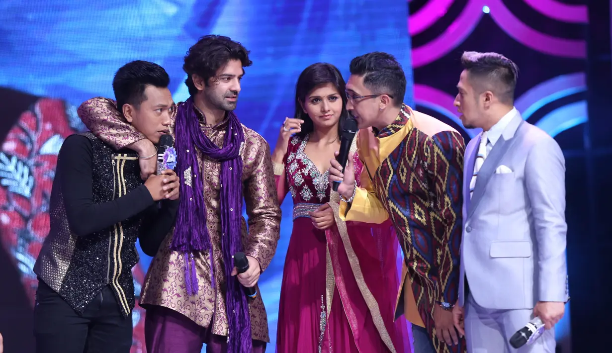 "Inilah Nuril. Kalau diperhatikan dari sebelumnya, dia punya kelebihan. Entah apa yang akan ditampilkan dia besok, yang jelas selagi kamu bisa, mampu, kamu akan diperhitungkan," ujar Nassar. (Nurwahyunan/Bintang.com)