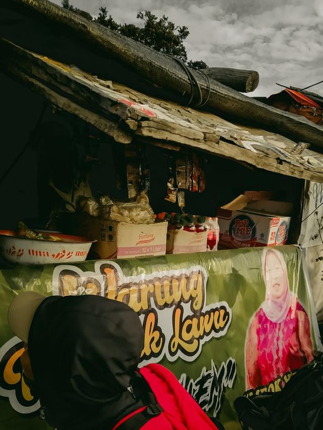 5 Fakta Mbok Yem Pemilik Warung di Puncak Lawu, Mudik Ditandu Turun Gunung