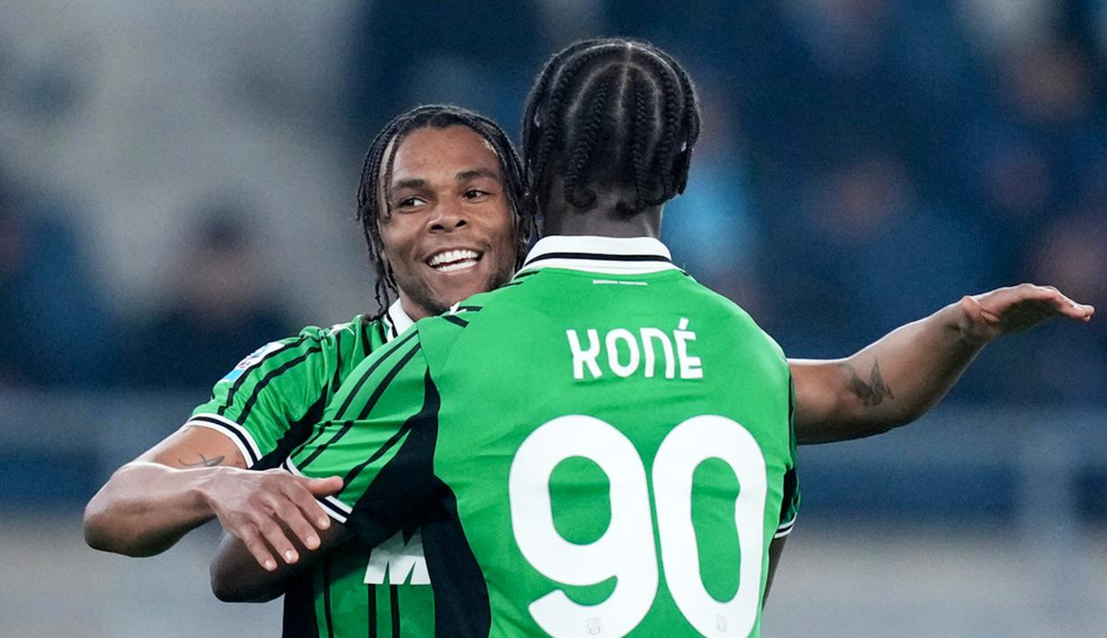 Tertinggal satu gol, Sassuolo perlahan mulai menemukan ritme permainan. Tim tamu akhirnya berhasil menyamakan kedudukan pada menit ke-35 lewat Armand Lauriente. (Alfredo Falcone/LaPresse via AP)