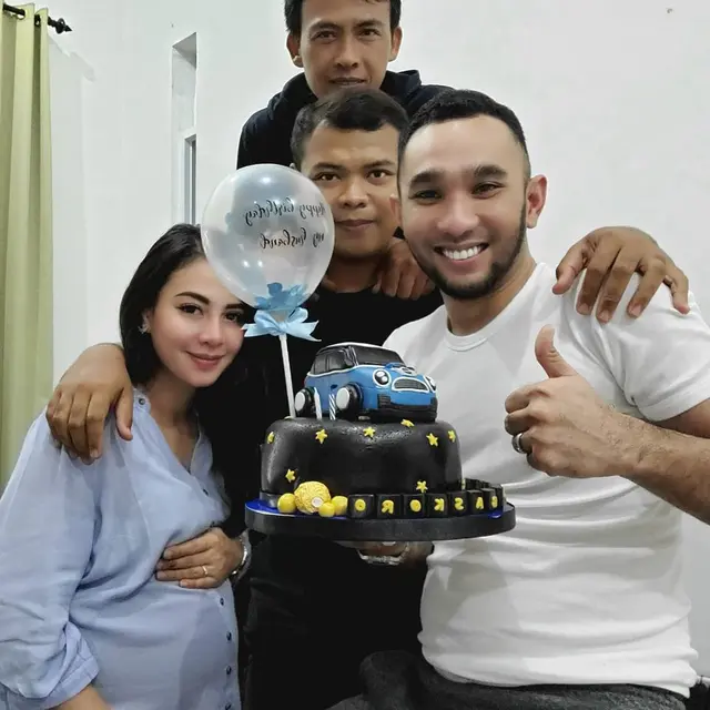 Baru Berulang Tahun, Ini 6 Potret Terbaru Enji Mantan Suami Ayu Ting Ting