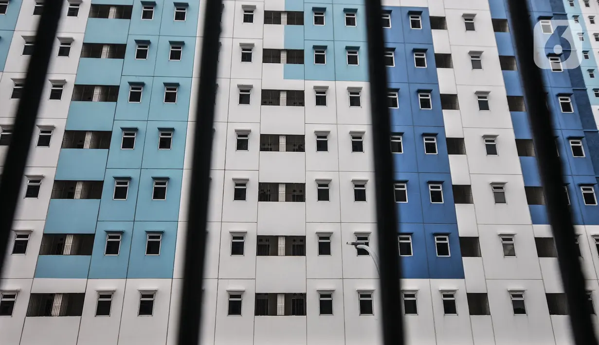 Suasana tower di Rusun Nagrak, Cilincing, Jakarta Utara, Selasa (15/6/2021). Kepala Satgas COVID-19 Ganip Warsito mengungkapkan, saat ini 500 ranjang lipat telah disiapkan di Rusun Nagrak. (merdeka.com/Iqbal S. Nugroho)