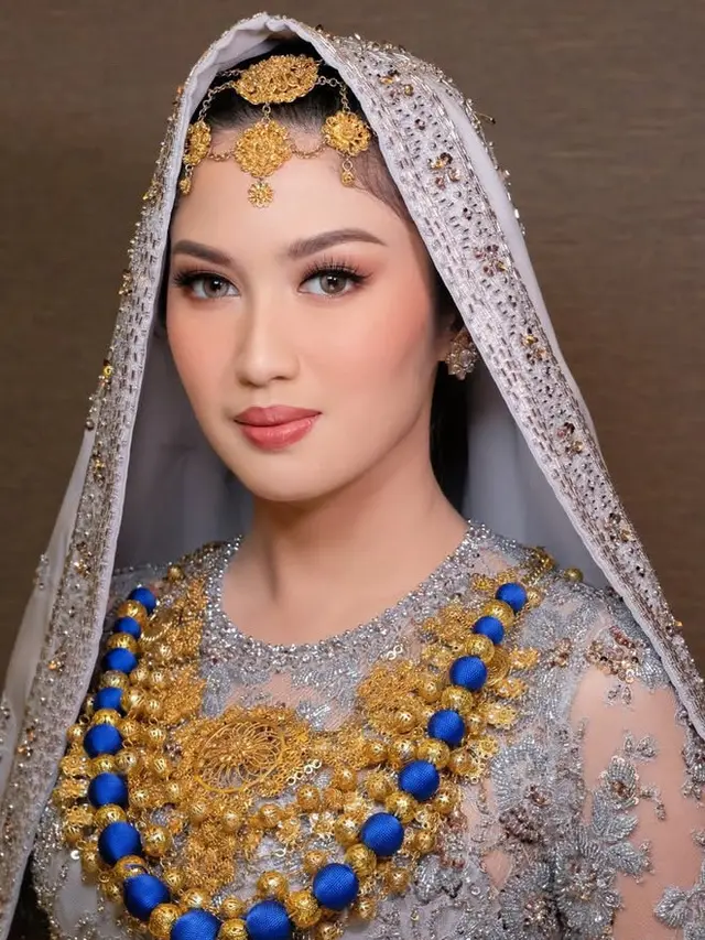 Nuansa Minang di pernikahan Ochi Rosdiana.