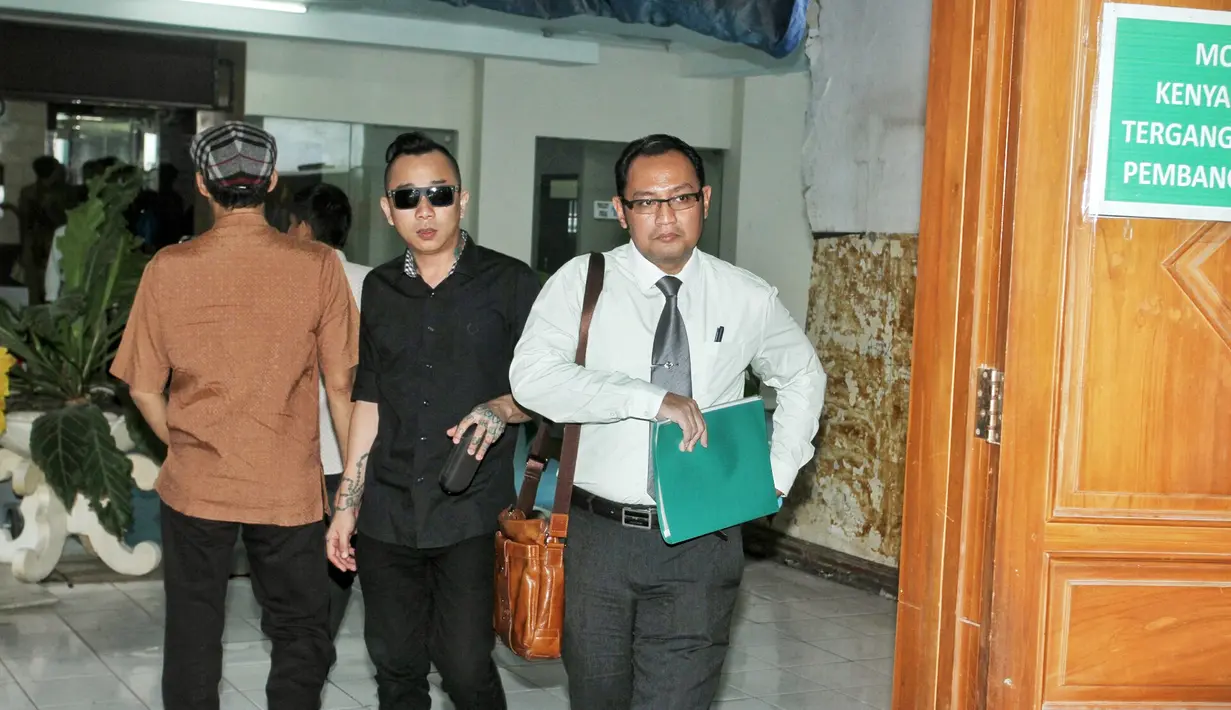 Kiki didampingi pengacaranya, Imam Setiadi di Pengadilan Negeri Tangerang mengaku siap mengikuti agenda sidang selanjutnya demi keutuhan rumah tangganya yang dibina sejak 2011 silam. (Adrian Putra/Bintang.com)