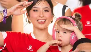 Potret Kamari Nonton Final FIFA ASEAN Cup Pakai Earmuff, Bukan Cuma Aksesori